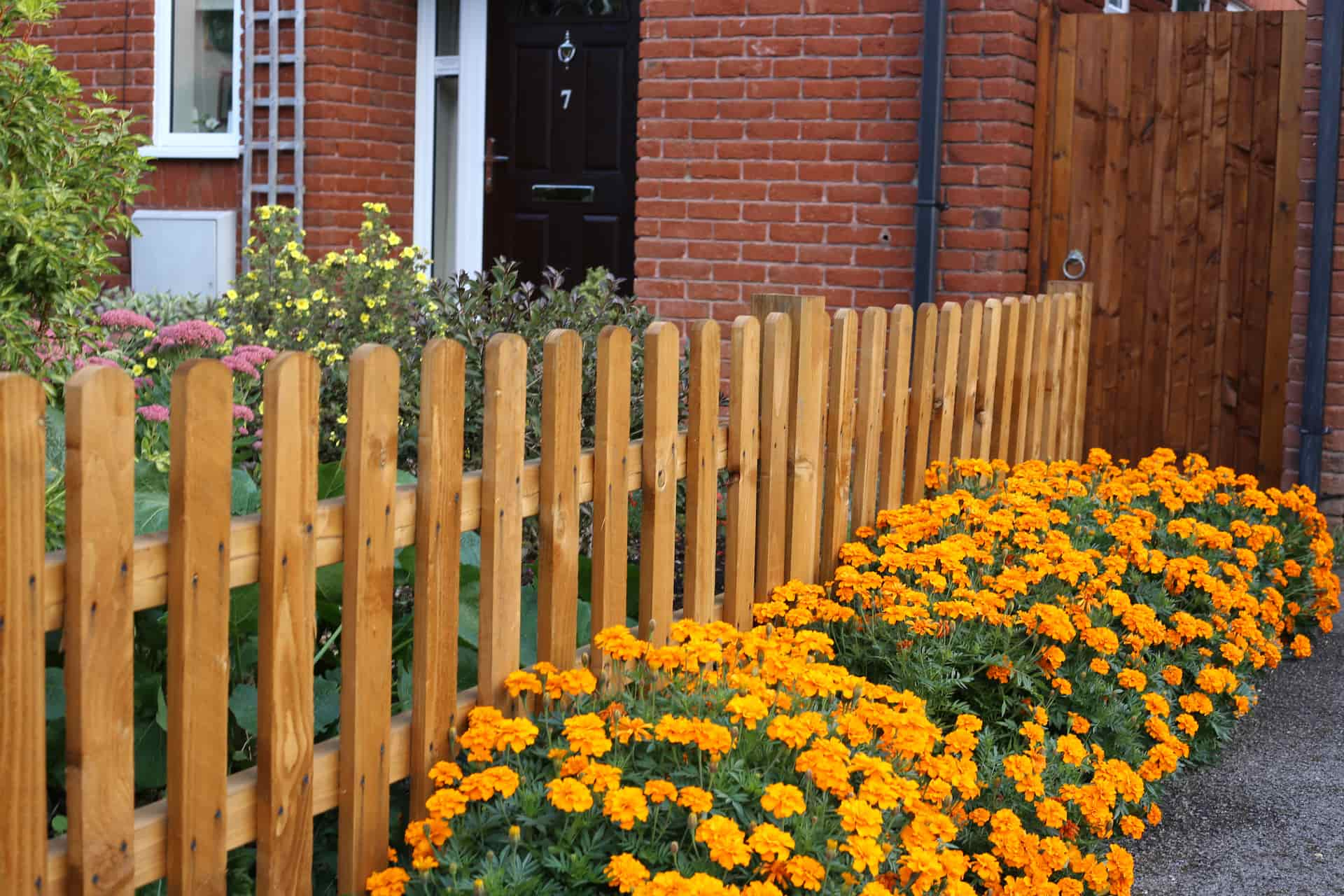 Garden fencing installers near London