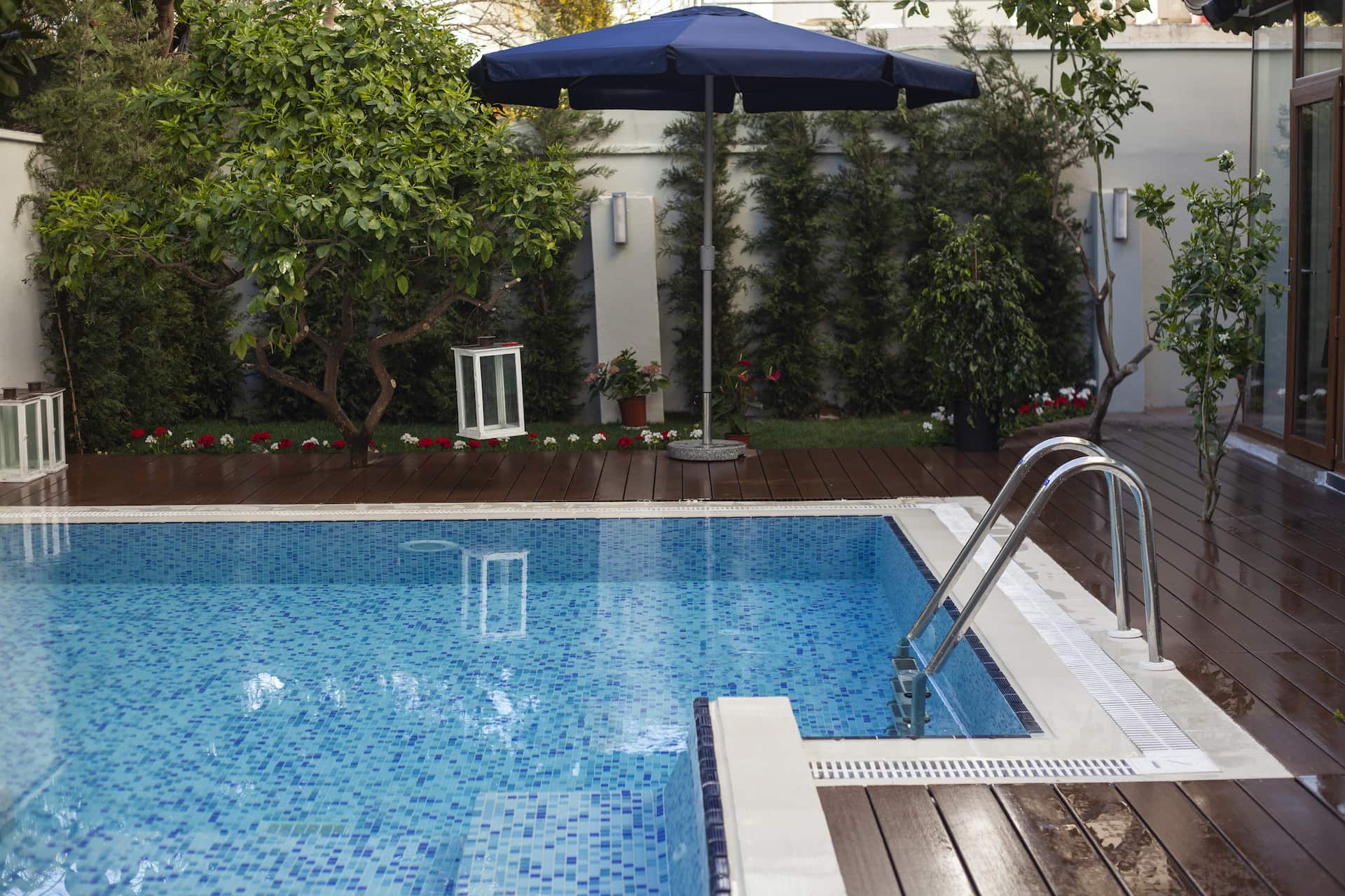 Local swimming pool contractors London